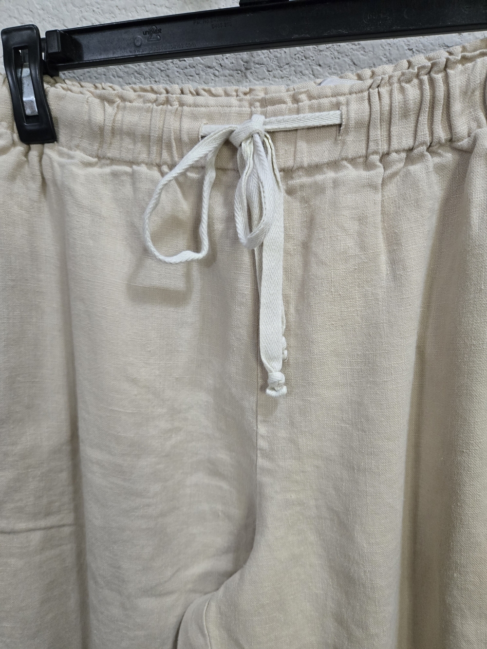 Jones New York Women's Drawstring Capris in Cream